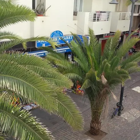 Apartment Fabulous 2-bedroom Right On The Of Crstianos Arona (Tenerife)