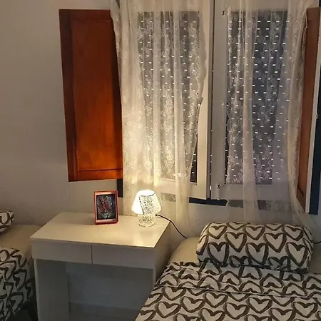 Fabulous 2-bedroom Right On The Of Crstianos Apartment Arona (Tenerife)