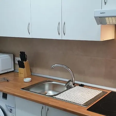 Fabulous 2-bedroom Right On The Of Crstianos 아로나