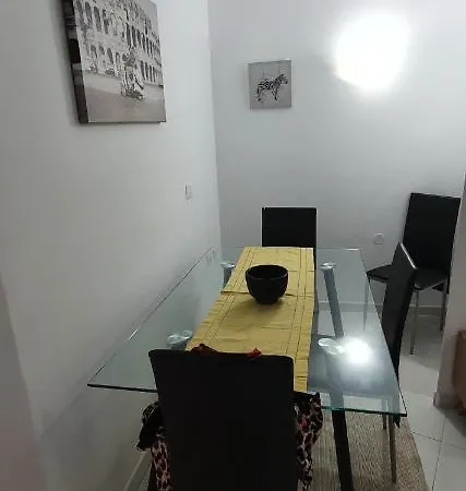Fabulous 2-bedroom Right On The Of Crstianos 아파트 아로나